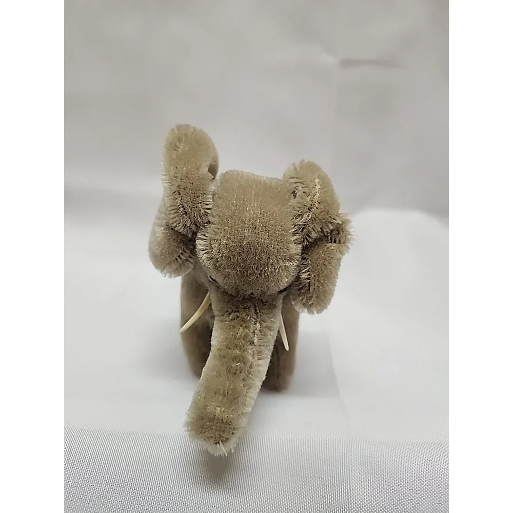 Grisly Elephant ID Button Felt Saddles With Tusks 5 Inches 810/10 - Picture 1 of 5
